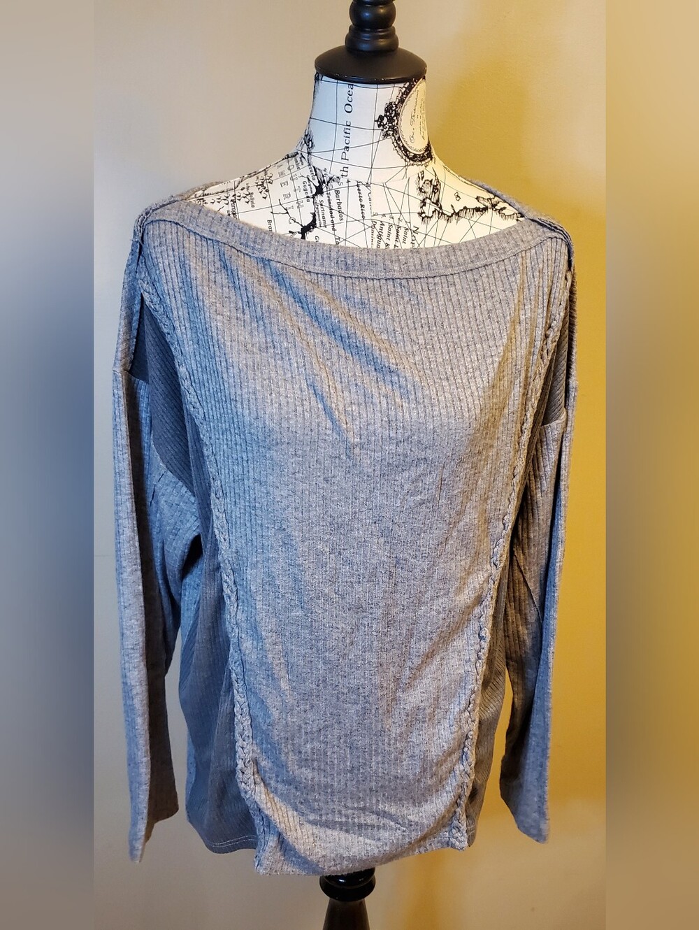 BKE Buckle Large Gray Ribbed Knit Boat Neck Braided Long Sleeve Blouse Top